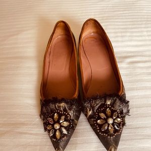 Kitten heel brocade pumps